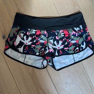Lululemon Speed Up shorts. Size 6. 2.5” inseam. Gently used.